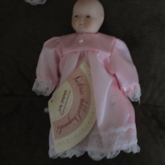 Goebel 1989 Doll . Victoria Ashley Originals - Picture 3 of 5